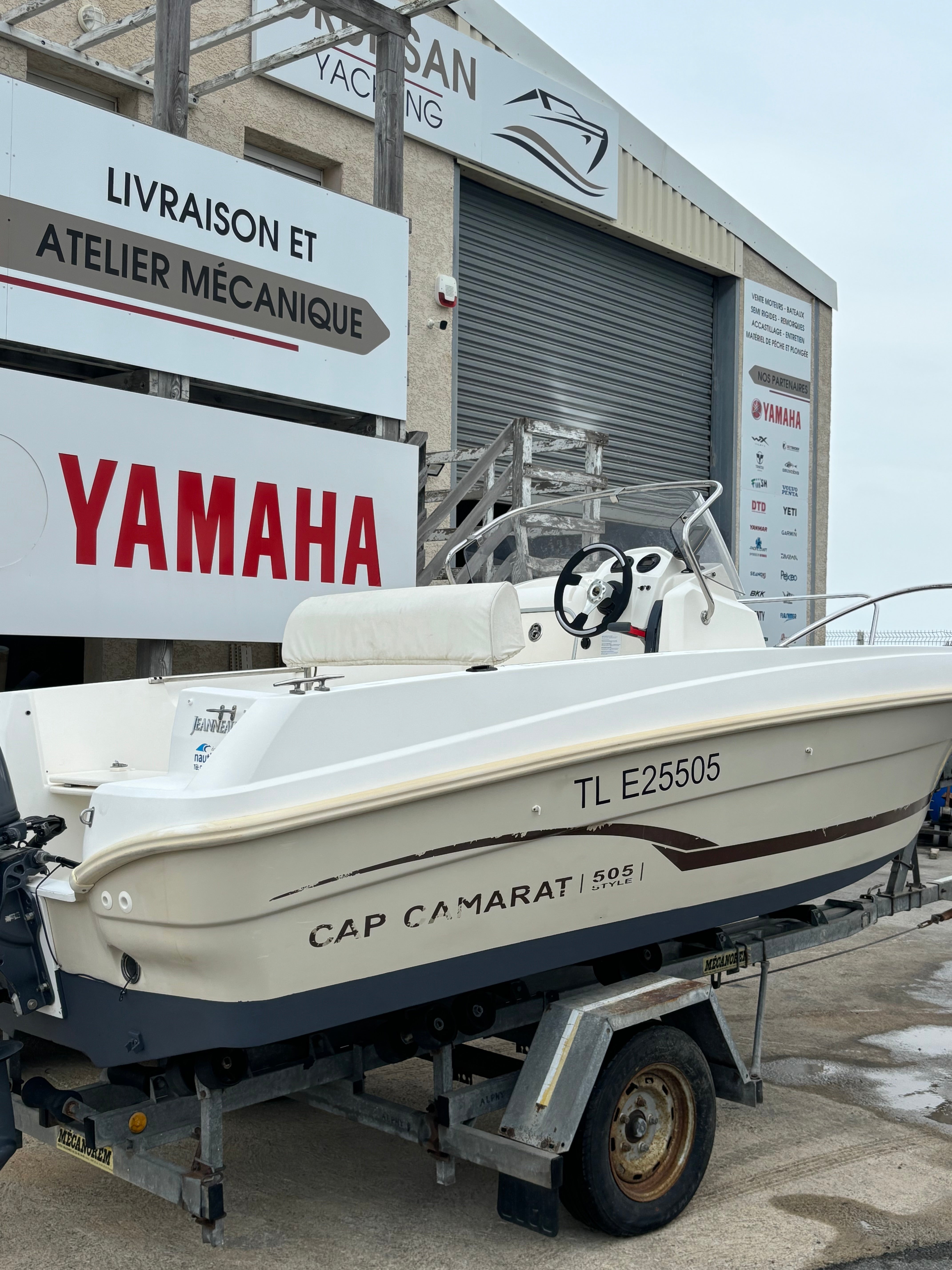 OCCASION CAP CAMARAT 505 + YAMAHA F50